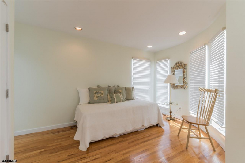 102 Pelham, Longport, New Jersey 08403-1325, 4 Bedrooms Bedrooms, 8 Rooms Rooms,3 BathroomsBathrooms,Residential,For Sale,Pelham,520821