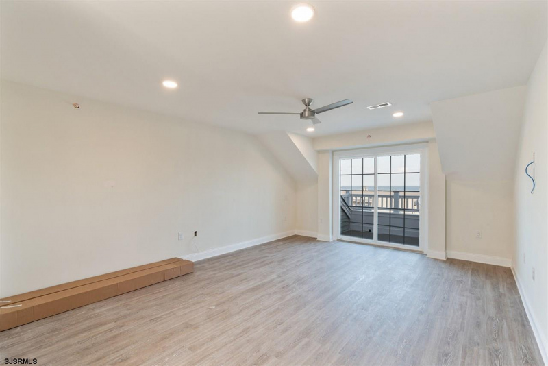 719 10th Street, Ocean City, New Jersey 08226, 3 Bedrooms Bedrooms, 4 Rooms Rooms,3 BathroomsBathrooms,Condominium,For Sale,10th Street,536635