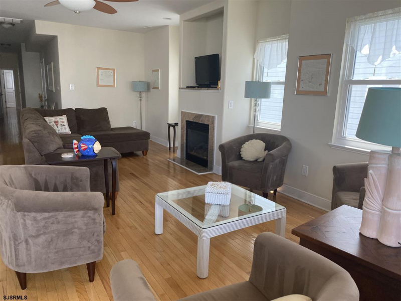 1035 Asbury, Ocean City, New Jersey 08226, 4 Bedrooms Bedrooms, 10 Rooms Rooms,2 BathroomsBathrooms,Condominium,For Sale,Asbury,537138