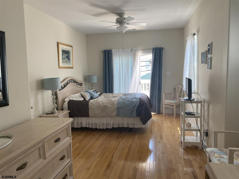 1035 Asbury, Ocean City, New Jersey 08226, 4 Bedrooms Bedrooms, 10 Rooms Rooms,2 BathroomsBathrooms,Condominium,For Sale,Asbury,537138