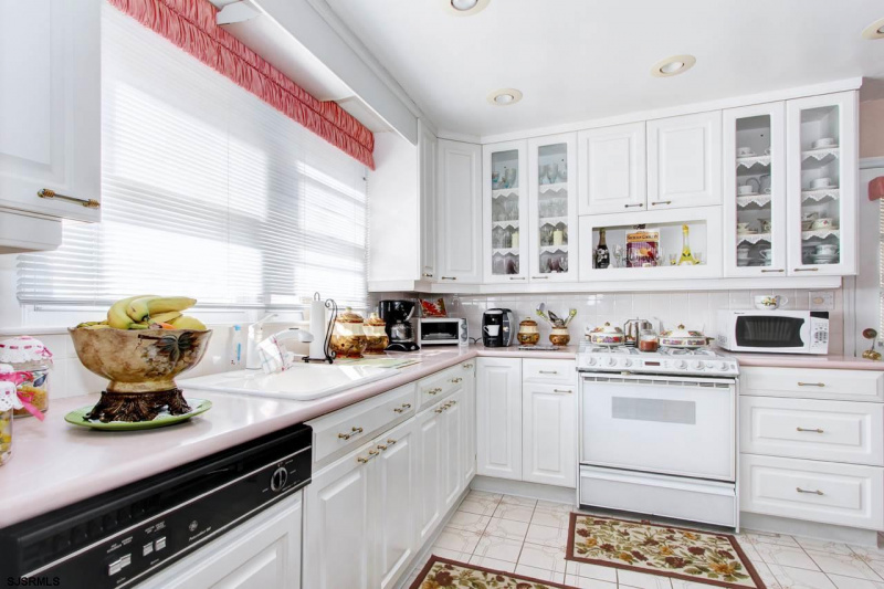 310 Lafayette, Ventnor, New Jersey 08406, 4 Bedrooms Bedrooms, 9 Rooms Rooms,2 BathroomsBathrooms,Residential,For Sale,Lafayette,538952