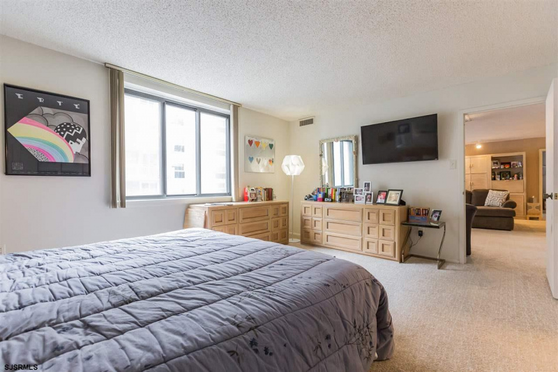 100 Berkley Sq, Atlantic City, New Jersey 08401, 2 Bedrooms Bedrooms, 7 Rooms Rooms,2 BathroomsBathrooms,Condominium,For Sale,Berkley Sq,539037