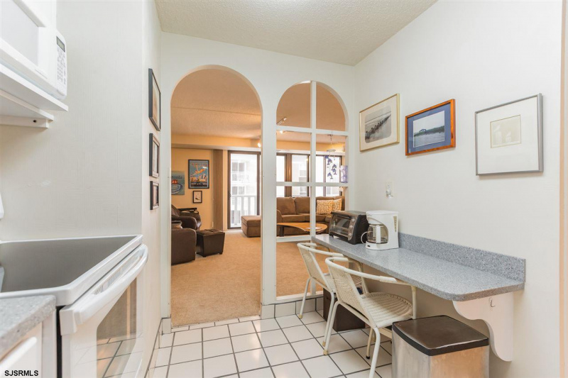 100 Berkley Sq, Atlantic City, New Jersey 08401, 2 Bedrooms Bedrooms, 7 Rooms Rooms,2 BathroomsBathrooms,Condominium,For Sale,Berkley Sq,539037