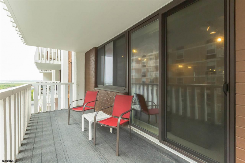 100 Berkley Sq, Atlantic City, New Jersey 08401, 2 Bedrooms Bedrooms, 7 Rooms Rooms,2 BathroomsBathrooms,Condominium,For Sale,Berkley Sq,539037