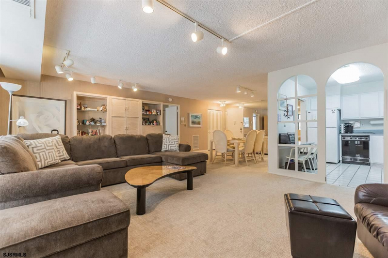 100 Berkley Sq, Atlantic City, New Jersey 08401, 2 Bedrooms Bedrooms, 7 Rooms Rooms,2 BathroomsBathrooms,Condominium,For Sale,Berkley Sq,539037