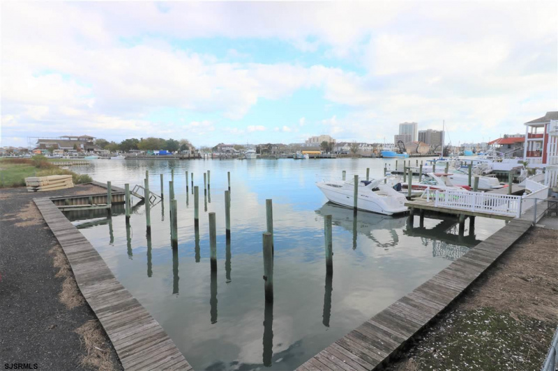 849 Massachusetts, Atlantic City, New Jersey 08401-2730, 4 Bedrooms Bedrooms, 9 Rooms Rooms,3 BathroomsBathrooms,Residential,For Sale,Massachusetts,539248