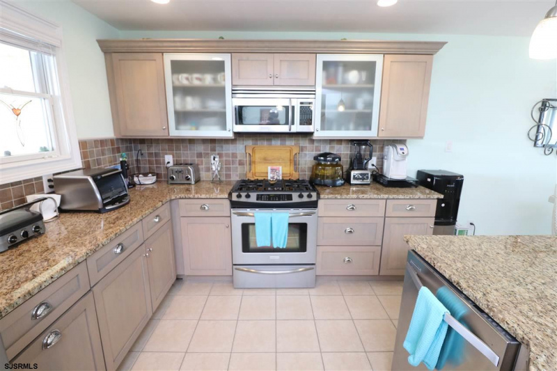849 Massachusetts, Atlantic City, New Jersey 08401-2730, 4 Bedrooms Bedrooms, 9 Rooms Rooms,3 BathroomsBathrooms,Residential,For Sale,Massachusetts,539248