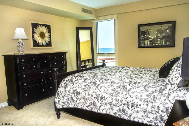 322 Boardwalk, Ocean City, New Jersey 08226, 3 Bedrooms Bedrooms, 8 Rooms Rooms,2 BathroomsBathrooms,Condominium,For Sale,Boardwalk,539304