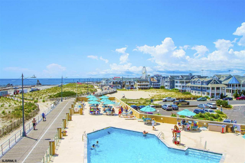 322 Boardwalk, Ocean City, New Jersey 08226, 3 Bedrooms Bedrooms, 8 Rooms Rooms,2 BathroomsBathrooms,Condominium,For Sale,Boardwalk,539304