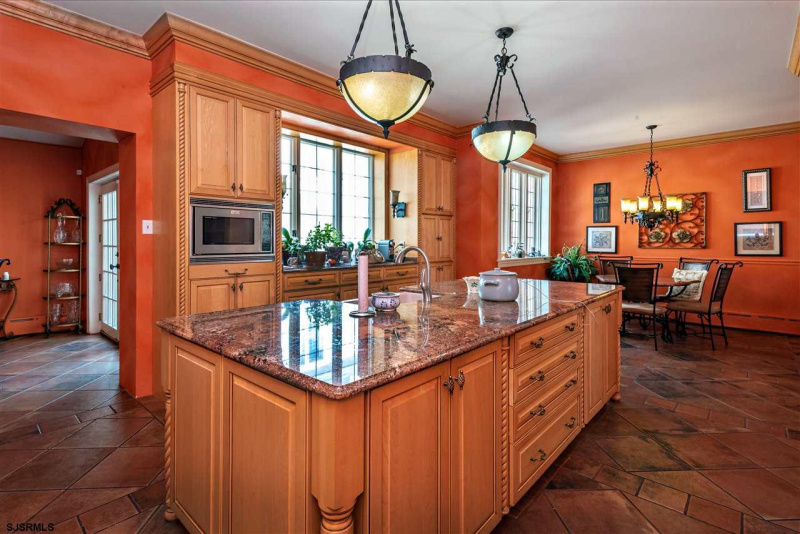 125 Montgomery, Atlantic City, New Jersey 08401, 4 Bedrooms Bedrooms, 13 Rooms Rooms,4 BathroomsBathrooms,Residential,For Sale,Montgomery,539433