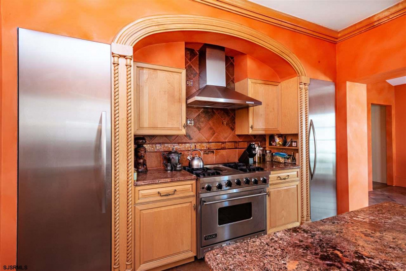 125 Montgomery, Atlantic City, New Jersey 08401, 4 Bedrooms Bedrooms, 13 Rooms Rooms,4 BathroomsBathrooms,Residential,For Sale,Montgomery,539433