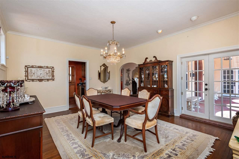125 Montgomery, Atlantic City, New Jersey 08401, 4 Bedrooms Bedrooms, 13 Rooms Rooms,4 BathroomsBathrooms,Residential,For Sale,Montgomery,539433