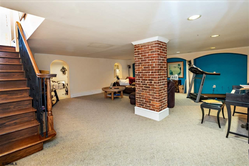 125 Montgomery, Atlantic City, New Jersey 08401, 4 Bedrooms Bedrooms, 13 Rooms Rooms,4 BathroomsBathrooms,Residential,For Sale,Montgomery,539433