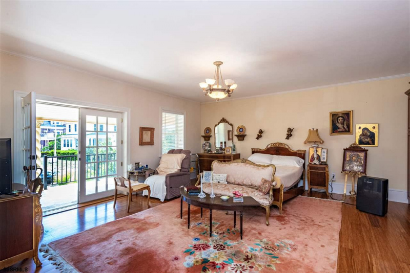 125 Montgomery, Atlantic City, New Jersey 08401, 4 Bedrooms Bedrooms, 13 Rooms Rooms,4 BathroomsBathrooms,Residential,For Sale,Montgomery,539433