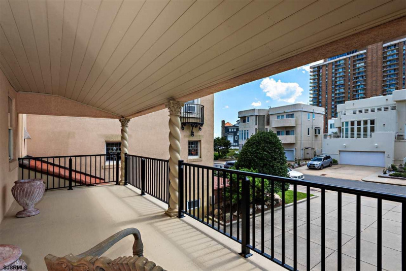125 Montgomery, Atlantic City, New Jersey 08401, 4 Bedrooms Bedrooms, 13 Rooms Rooms,4 BathroomsBathrooms,Residential,For Sale,Montgomery,539433