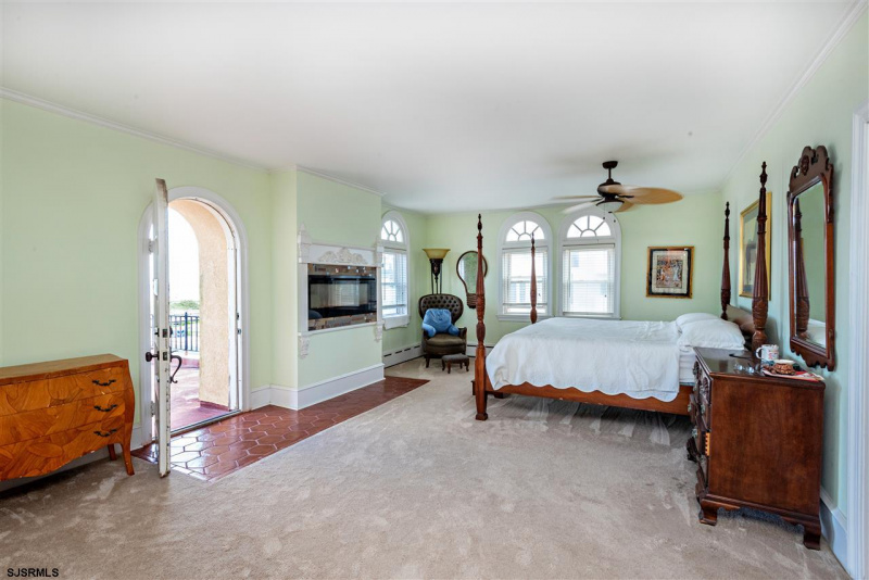 125 Montgomery, Atlantic City, New Jersey 08401, 4 Bedrooms Bedrooms, 13 Rooms Rooms,4 BathroomsBathrooms,Residential,For Sale,Montgomery,539433