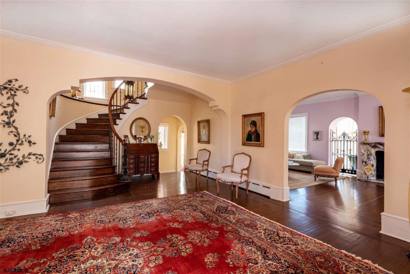 125 Montgomery, Atlantic City, New Jersey 08401, 4 Bedrooms Bedrooms, 13 Rooms Rooms,4 BathroomsBathrooms,Residential,For Sale,Montgomery,539433