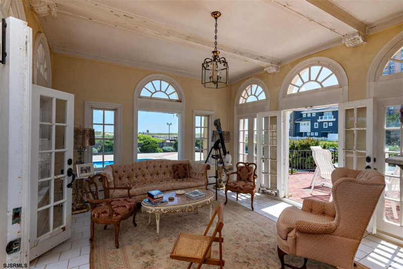 125 Montgomery, Atlantic City, New Jersey 08401, 4 Bedrooms Bedrooms, 13 Rooms Rooms,4 BathroomsBathrooms,Residential,For Sale,Montgomery,539433