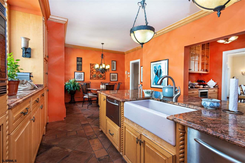 125 Montgomery, Atlantic City, New Jersey 08401, 4 Bedrooms Bedrooms, 13 Rooms Rooms,4 BathroomsBathrooms,Residential,For Sale,Montgomery,539433