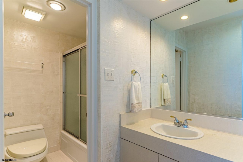 5000 Boardwalk Unit 913, Ventnor, New Jersey 08406, 1 Bedroom Bedrooms, 4 Rooms Rooms,2 BathroomsBathrooms,Condominium,For Sale,Boardwalk Unit 913,539447