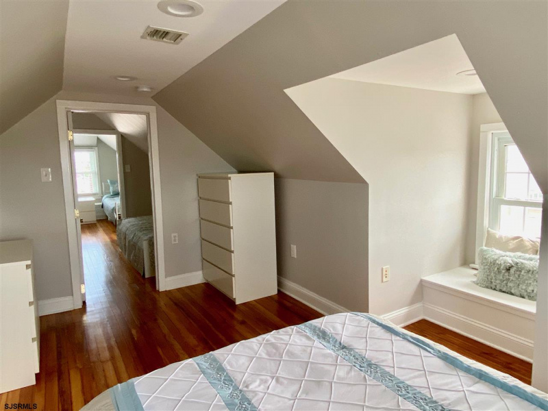 1 10th, Ocean City, New Jersey 08226-0000, 5 Bedrooms Bedrooms, 11 Rooms Rooms,1 BathroomBathrooms,Residential,For Sale,10th,539509
