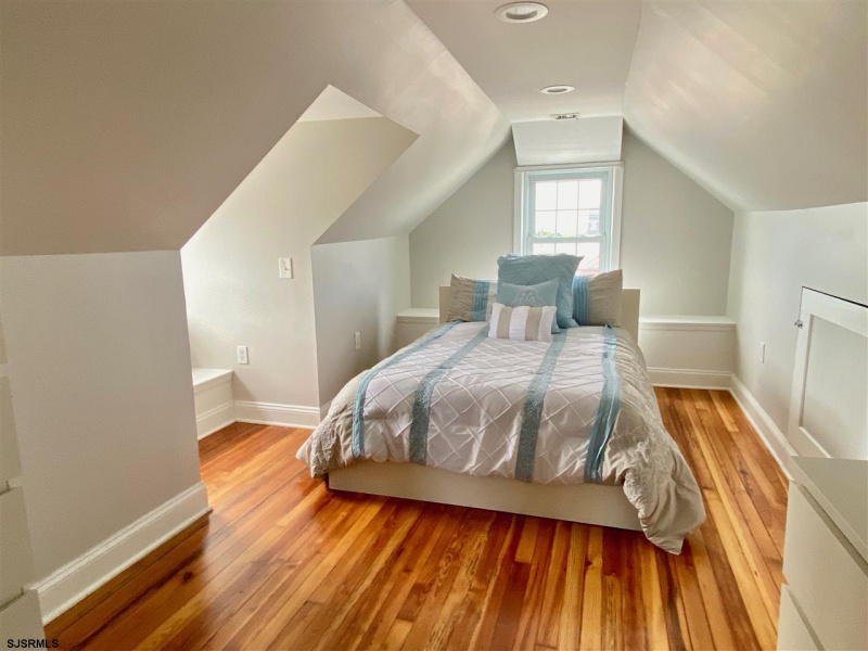 1 10th, Ocean City, New Jersey 08226-0000, 5 Bedrooms Bedrooms, 11 Rooms Rooms,1 BathroomBathrooms,Residential,For Sale,10th,539509