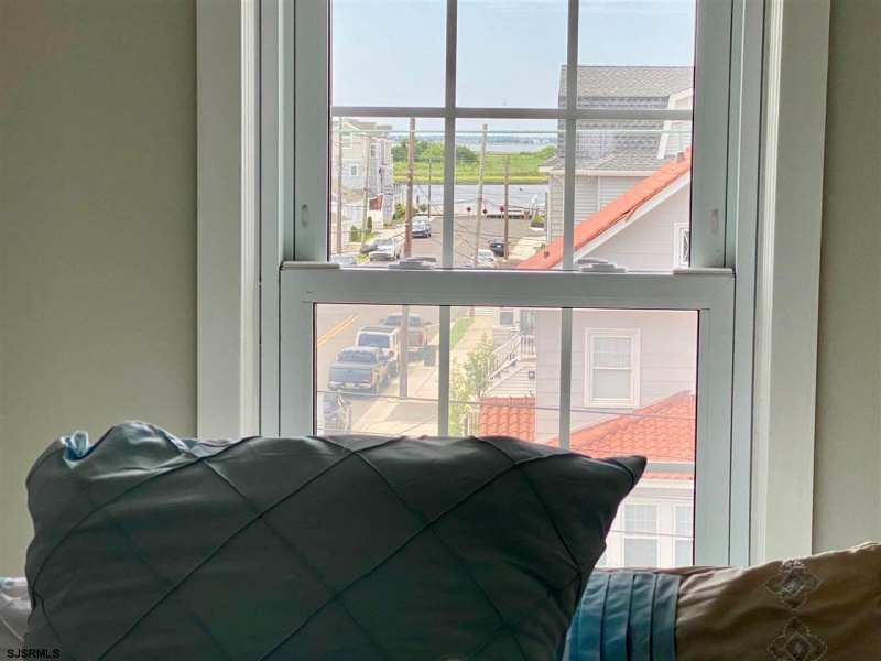 1 10th, Ocean City, New Jersey 08226-0000, 5 Bedrooms Bedrooms, 11 Rooms Rooms,1 BathroomBathrooms,Residential,For Sale,10th,539509