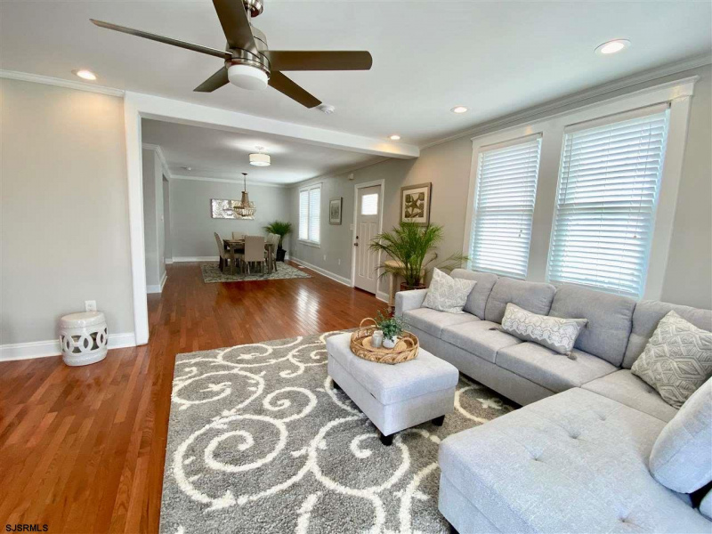 1 10th, Ocean City, New Jersey 08226-0000, 5 Bedrooms Bedrooms, 11 Rooms Rooms,1 BathroomBathrooms,Residential,For Sale,10th,539509