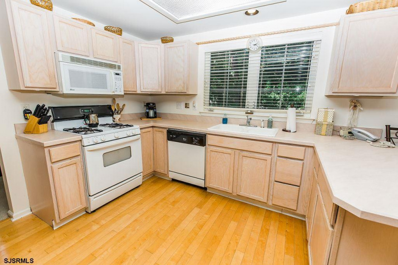 103 San Carlos Ct, Egg Harbor Township, New Jersey 08234, 4 Bedrooms Bedrooms, 9 Rooms Rooms,3 BathroomsBathrooms,Residential,For Sale,San Carlos Ct,539596