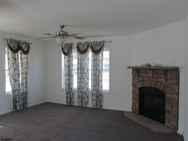 75 Pinetree Ln, Mays Landing, New Jersey 08330, 3 Bedrooms Bedrooms, 7 Rooms Rooms,2 BathroomsBathrooms,Residential,For Sale,Pinetree Ln,539785