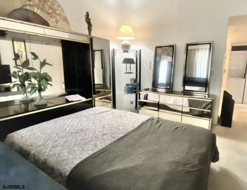 3101 BOARDWALK, New Jersey 08401, 1 Bedroom Bedrooms, 5 Rooms Rooms,1 BathroomBathrooms,Rental non-commercial,For Sale,BOARDWALK,539900