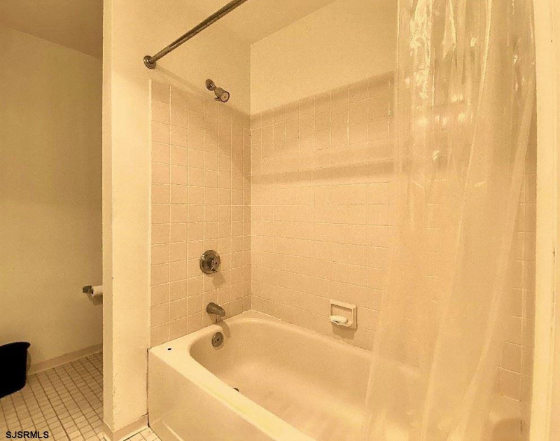 3101 BOARDWALK, New Jersey 08401, 1 Bedroom Bedrooms, 5 Rooms Rooms,1 BathroomBathrooms,Rental non-commercial,For Sale,BOARDWALK,539900