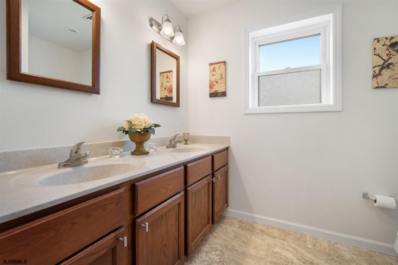 607 Sewell, Atlantic City, New Jersey 08401, 3 Bedrooms Bedrooms, 7 Rooms Rooms,3 BathroomsBathrooms,Residential,For Sale,Sewell,540009