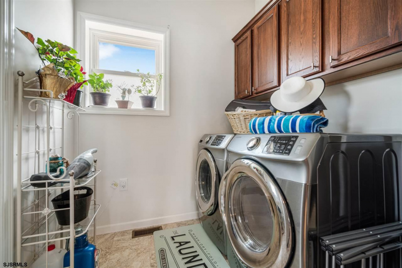 607 Sewell, Atlantic City, New Jersey 08401, 3 Bedrooms Bedrooms, 7 Rooms Rooms,3 BathroomsBathrooms,Residential,For Sale,Sewell,540009