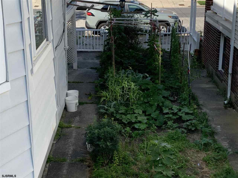 28 Delancy, Atlantic City, New Jersey 08401, 7 Bedrooms Bedrooms, 12 Rooms Rooms,2 BathroomsBathrooms,Residential,For Sale,Delancy,540042