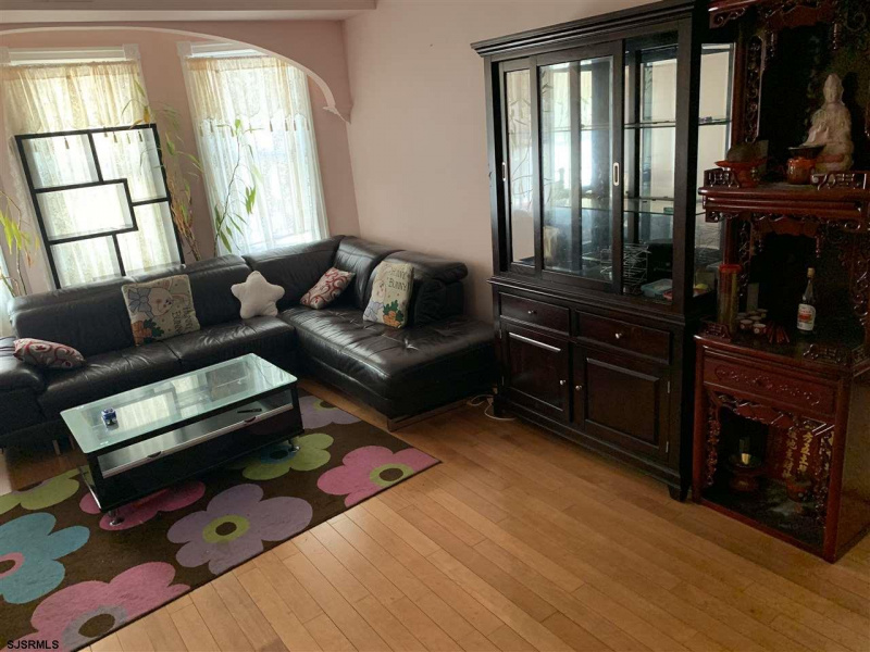 28 Delancy, Atlantic City, New Jersey 08401, 7 Bedrooms Bedrooms, 12 Rooms Rooms,2 BathroomsBathrooms,Residential,For Sale,Delancy,540042