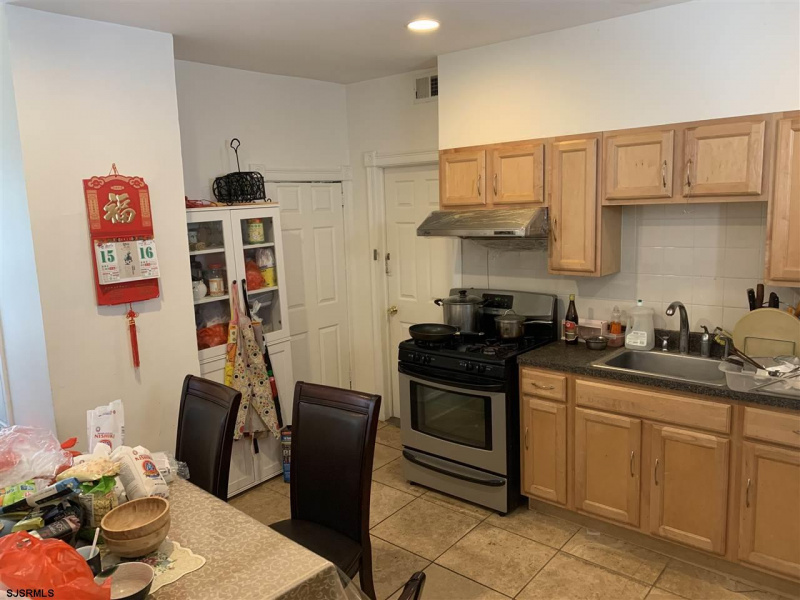 28 Delancy, Atlantic City, New Jersey 08401, 7 Bedrooms Bedrooms, 12 Rooms Rooms,2 BathroomsBathrooms,Residential,For Sale,Delancy,540042