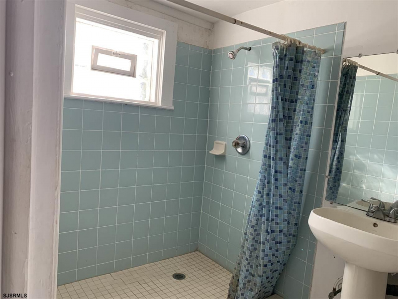 28 Delancy, Atlantic City, New Jersey 08401, 7 Bedrooms Bedrooms, 12 Rooms Rooms,2 BathroomsBathrooms,Residential,For Sale,Delancy,540042