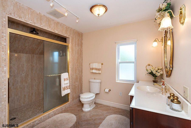 3 Suffolk, Ventnor, New Jersey 08406, 5 Bedrooms Bedrooms, 12 Rooms Rooms,4 BathroomsBathrooms,Residential,For Sale,Suffolk,540051
