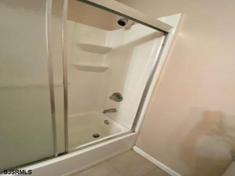 340 Hampshire, New Jersey 08406, 3 Bedrooms Bedrooms, 6 Rooms Rooms,2 BathroomsBathrooms,Rental non-commercial,For Sale,Hampshire,540180