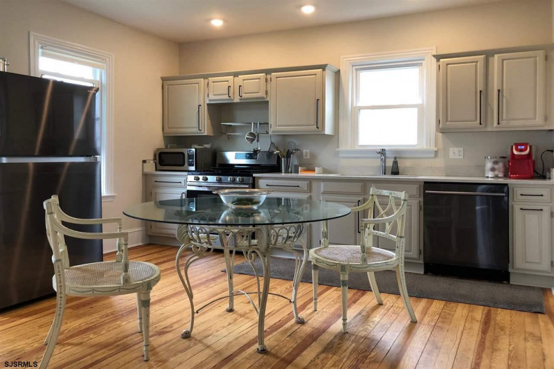 20 46th, Sea Isle City, New Jersey 08243, 4 Bedrooms Bedrooms, 8 Rooms Rooms,2 BathroomsBathrooms,Residential,For Sale,46th,540230