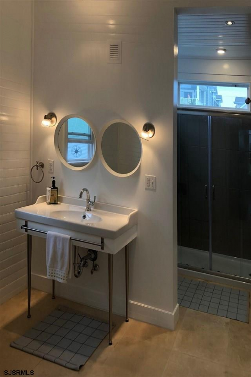 20 46th, Sea Isle City, New Jersey 08243, 4 Bedrooms Bedrooms, 8 Rooms Rooms,2 BathroomsBathrooms,Residential,For Sale,46th,540230