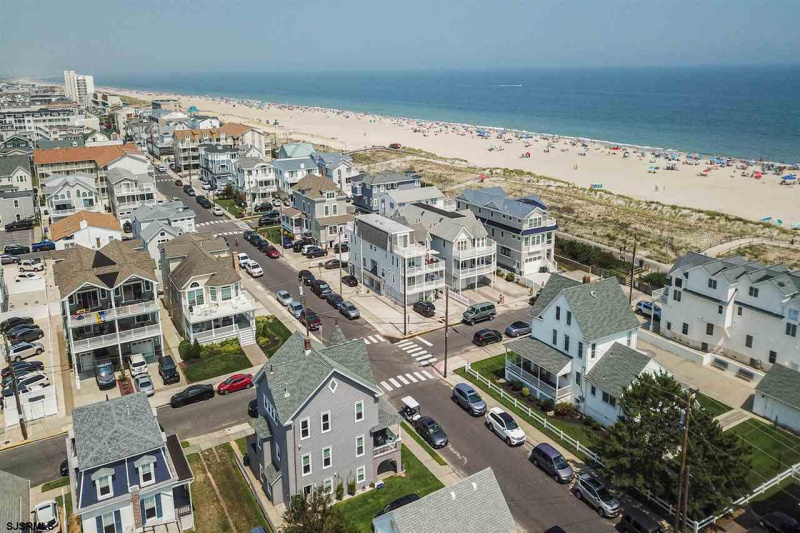 20 46th, Sea Isle City, New Jersey 08243, 4 Bedrooms Bedrooms, 8 Rooms Rooms,2 BathroomsBathrooms,Residential,For Sale,46th,540230