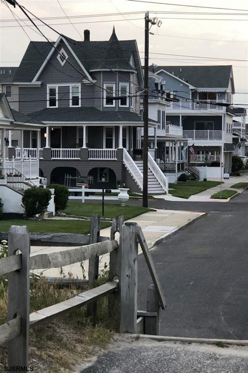 20 46th, Sea Isle City, New Jersey 08243, 4 Bedrooms Bedrooms, 8 Rooms Rooms,2 BathroomsBathrooms,Residential,For Sale,46th,540230