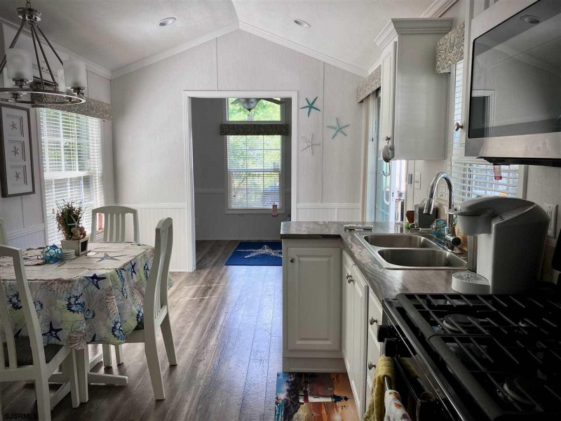 516 Route 9, Unit E-18, Marmora, New Jersey 08223, 1 Bedroom Bedrooms, 3 Rooms Rooms,1 BathroomBathrooms,Residential,For Sale,Route 9, Unit E-18,540262
