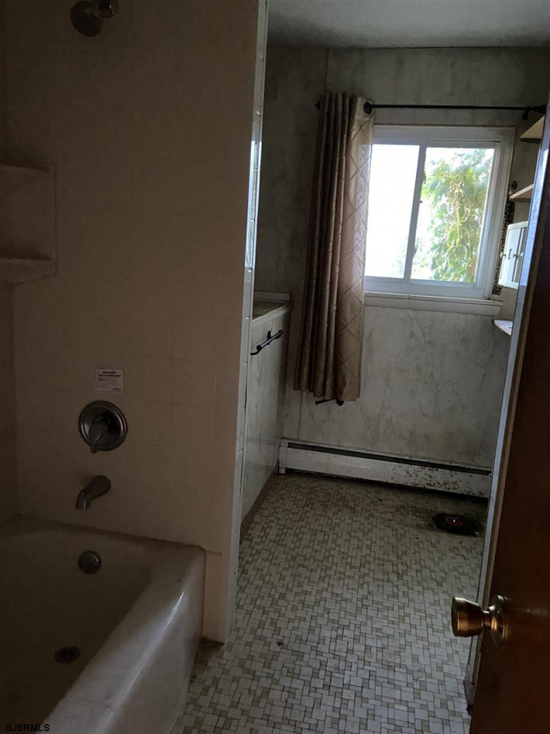 812 Indiana Ave, Atlantic City, New Jersey 08401, 3 Bedrooms Bedrooms, 10 Rooms Rooms,1 BathroomBathrooms,Residential,For Sale,Indiana Ave,540268