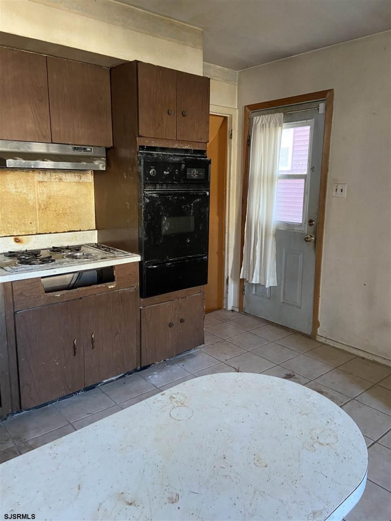 812 Indiana Ave, Atlantic City, New Jersey 08401, 3 Bedrooms Bedrooms, 10 Rooms Rooms,1 BathroomBathrooms,Residential,For Sale,Indiana Ave,540268