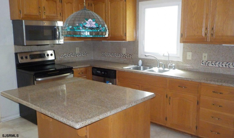 114 Sentry Dr, Bridgeton, New Jersey 08302, 4 Bedrooms Bedrooms, 9 Rooms Rooms,2 BathroomsBathrooms,Residential,For Sale,Sentry Dr,540315