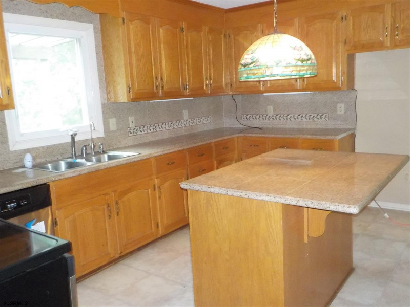 114 Sentry Dr, Bridgeton, New Jersey 08302, 4 Bedrooms Bedrooms, 9 Rooms Rooms,2 BathroomsBathrooms,Residential,For Sale,Sentry Dr,540315