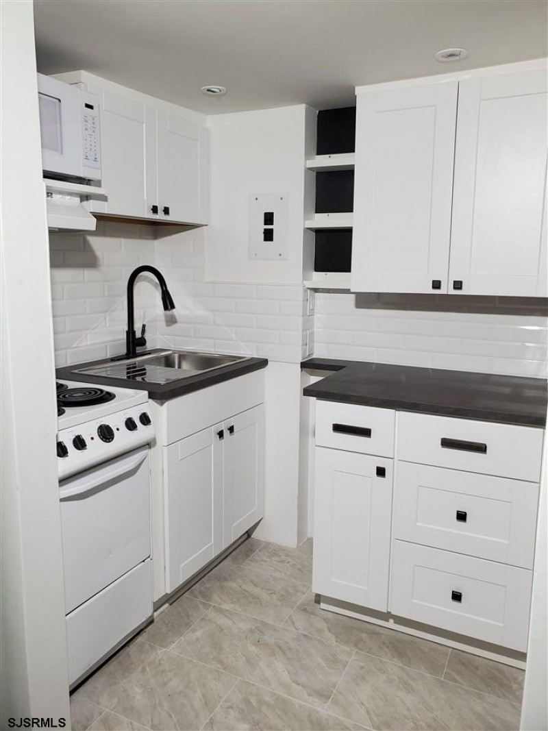 3501 Boardwalk, New Jersey 08401, 3 Rooms Rooms,1 BathroomBathrooms,Rental non-commercial,For Sale,Boardwalk,540345